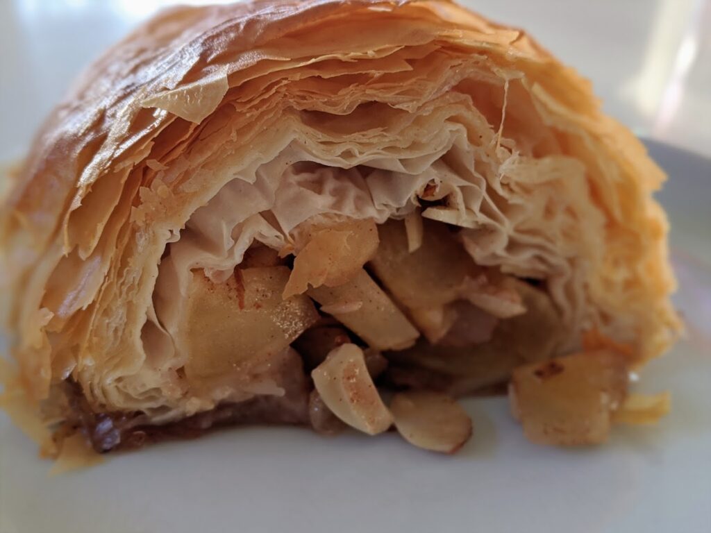 This image has an empty alt attribute; its file name is Strudel_pommes_2-1024x768.jpg