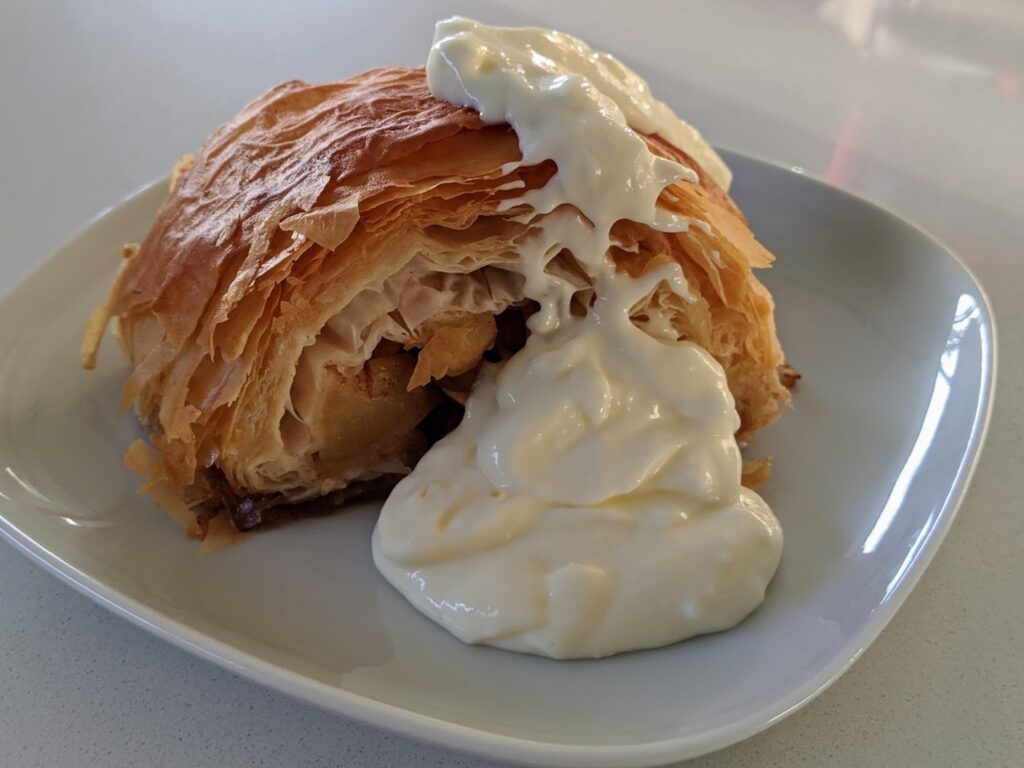 This image has an empty alt attribute; its file name is Strudel_pommes_3-1024x768.jpg
