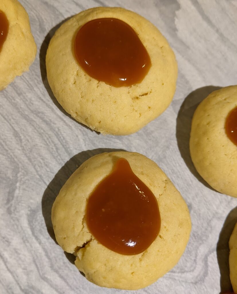 This image has an empty alt attribute; its file name is Biscuits_Coeur-coulant-caramel_8-827x1024.jpg